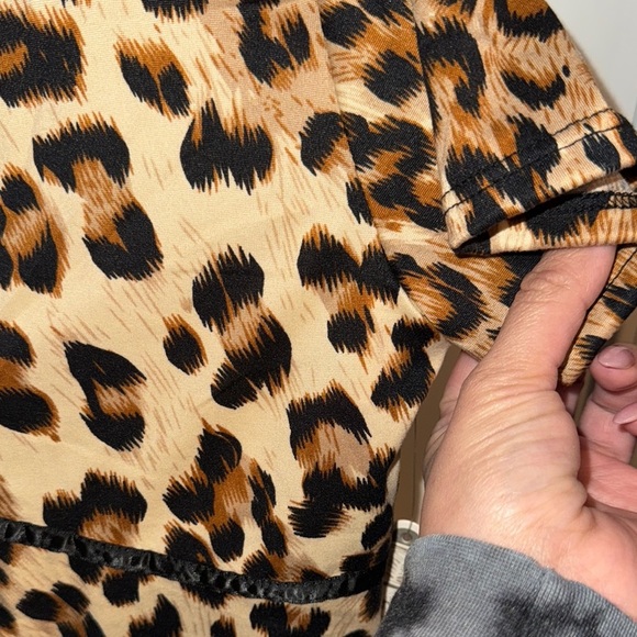 NWT- French Pastry Leopard Print Tie-Front Top size Large - Picture 6 of 13